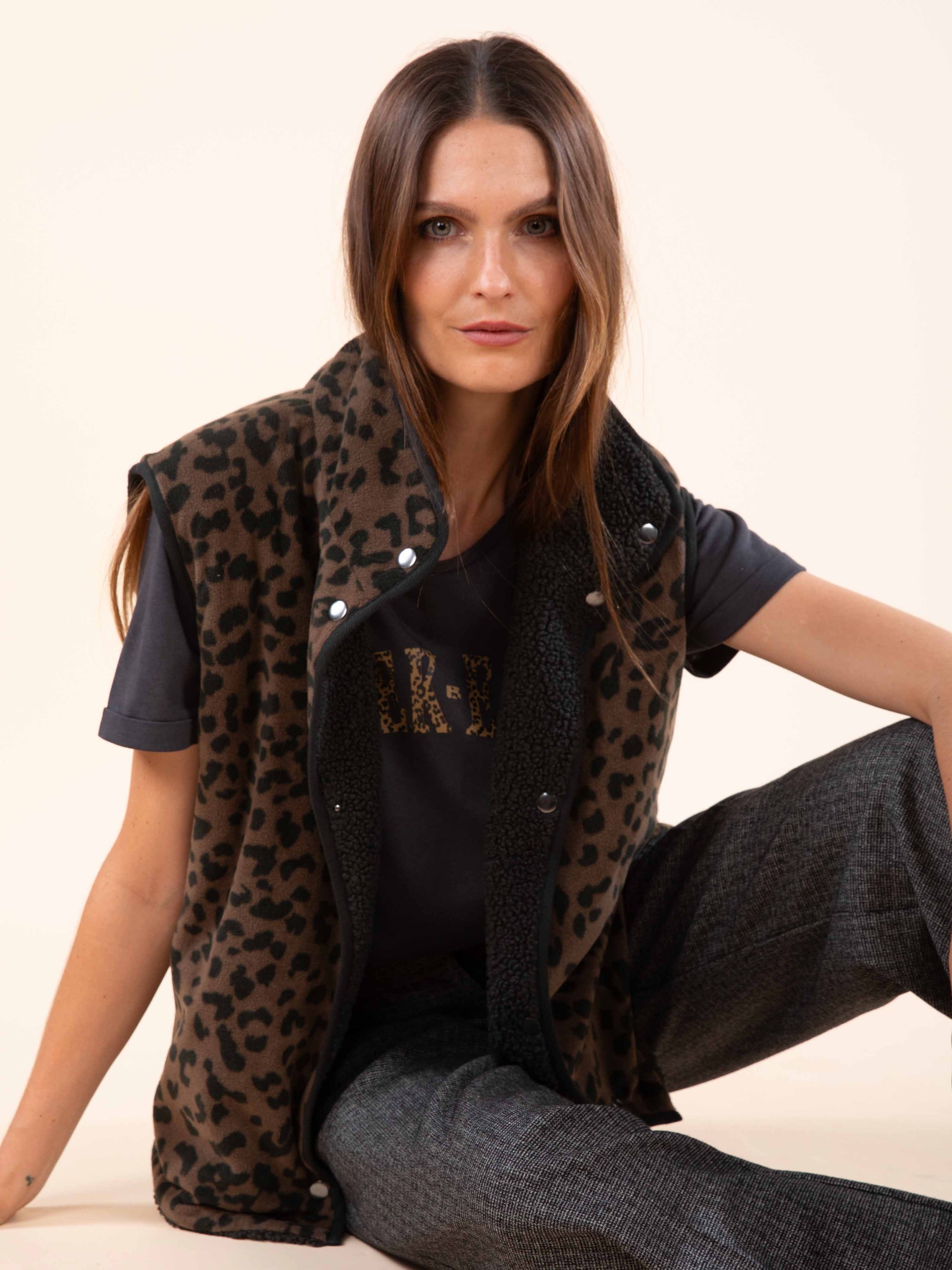 Reversible Leopard Gilet in Anthracite