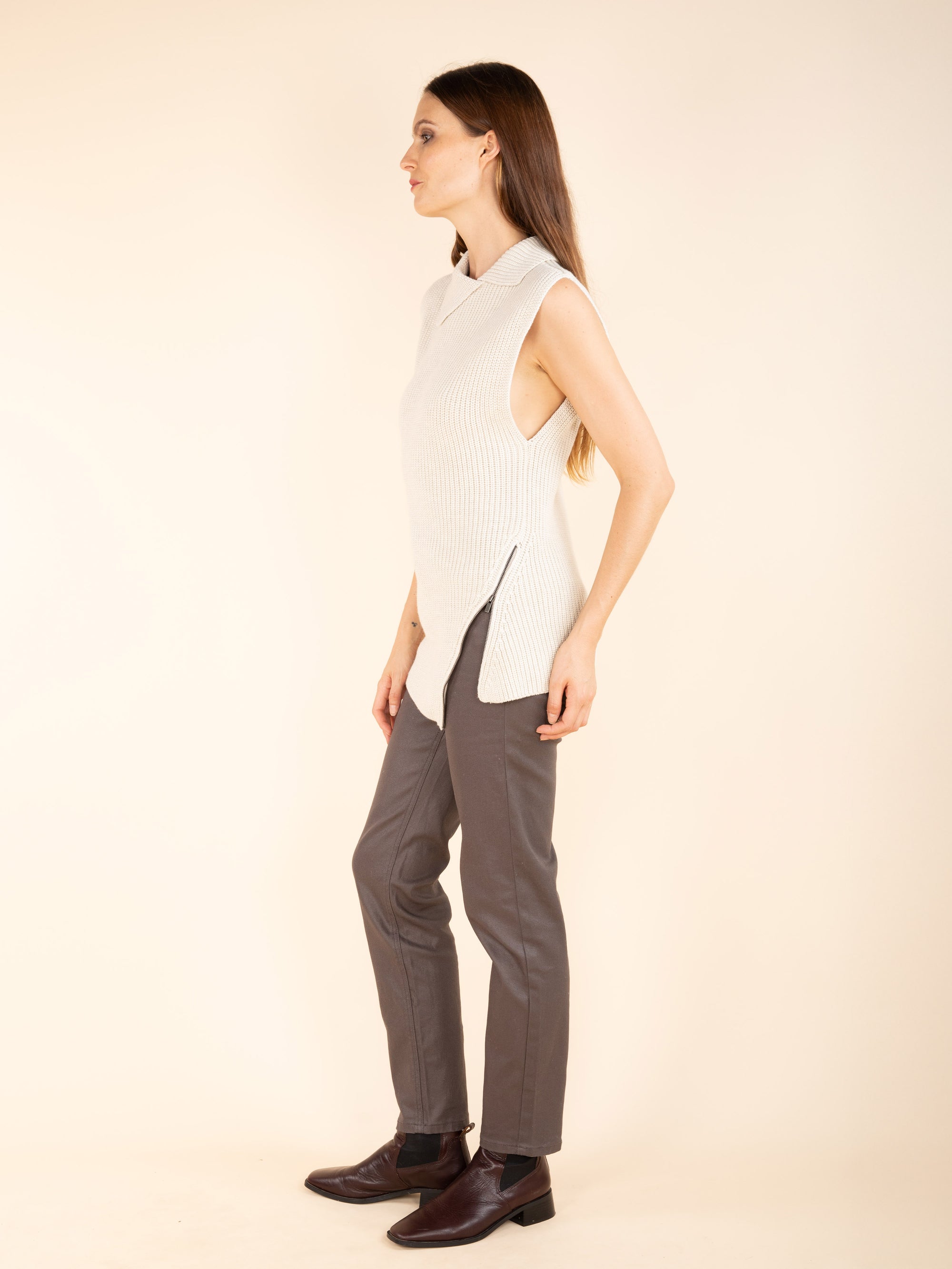 Sleeveless Zip-Up Jumper in Taupe