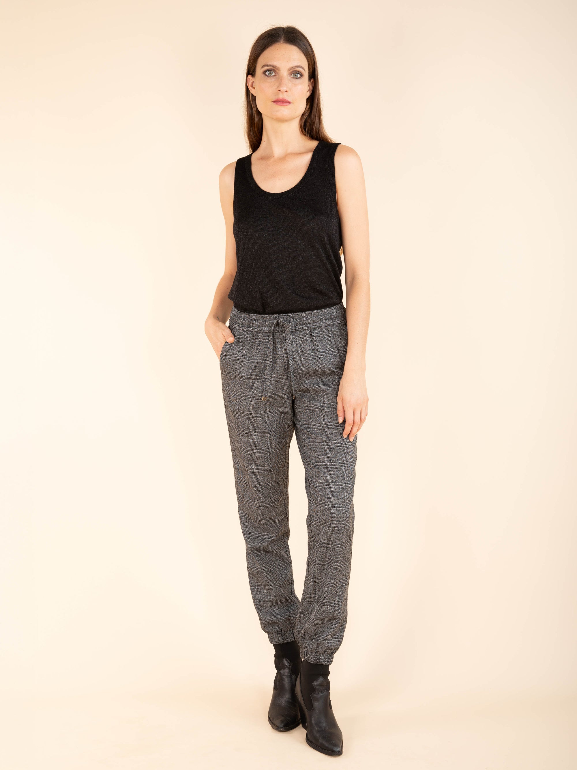 Sporty Chic Trousers in Grey