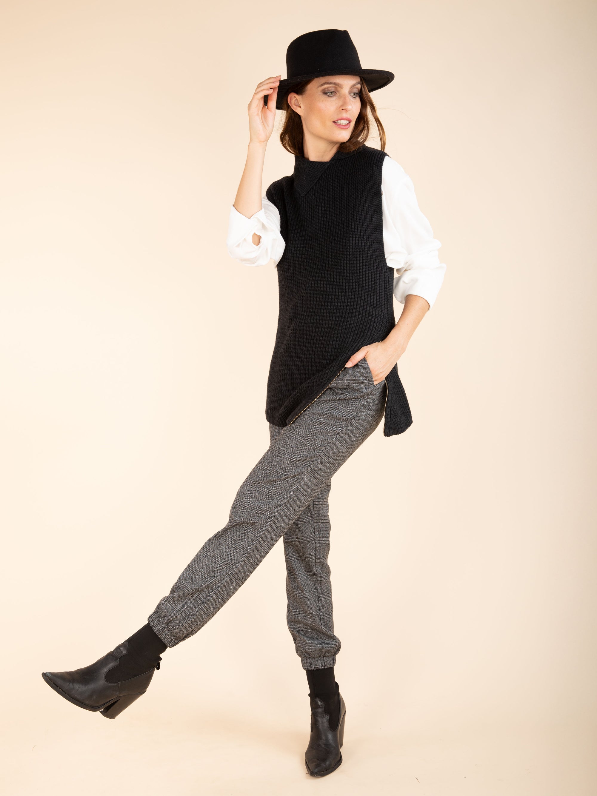 Sporty Chic Trousers in Grey