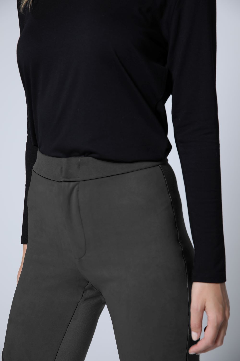 Tapered Trousers in Carbon