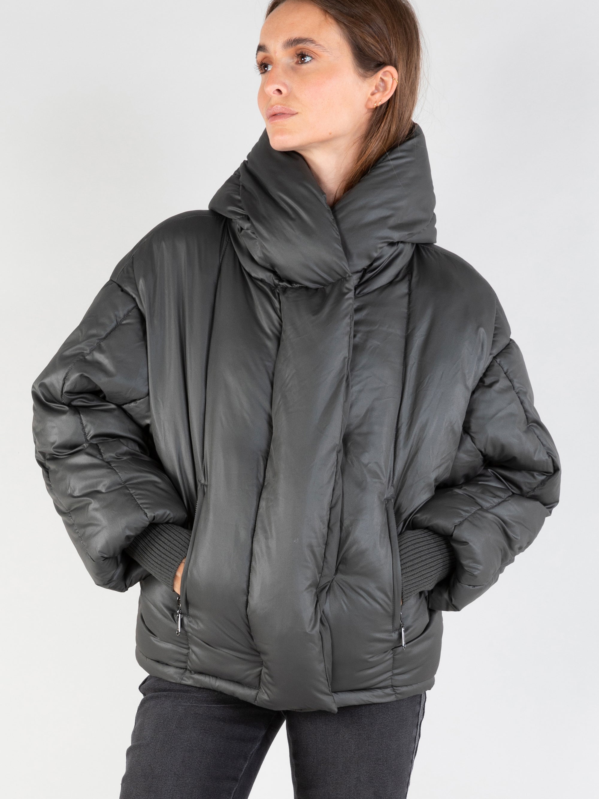 Puffer Jacket in Steel Grey T0