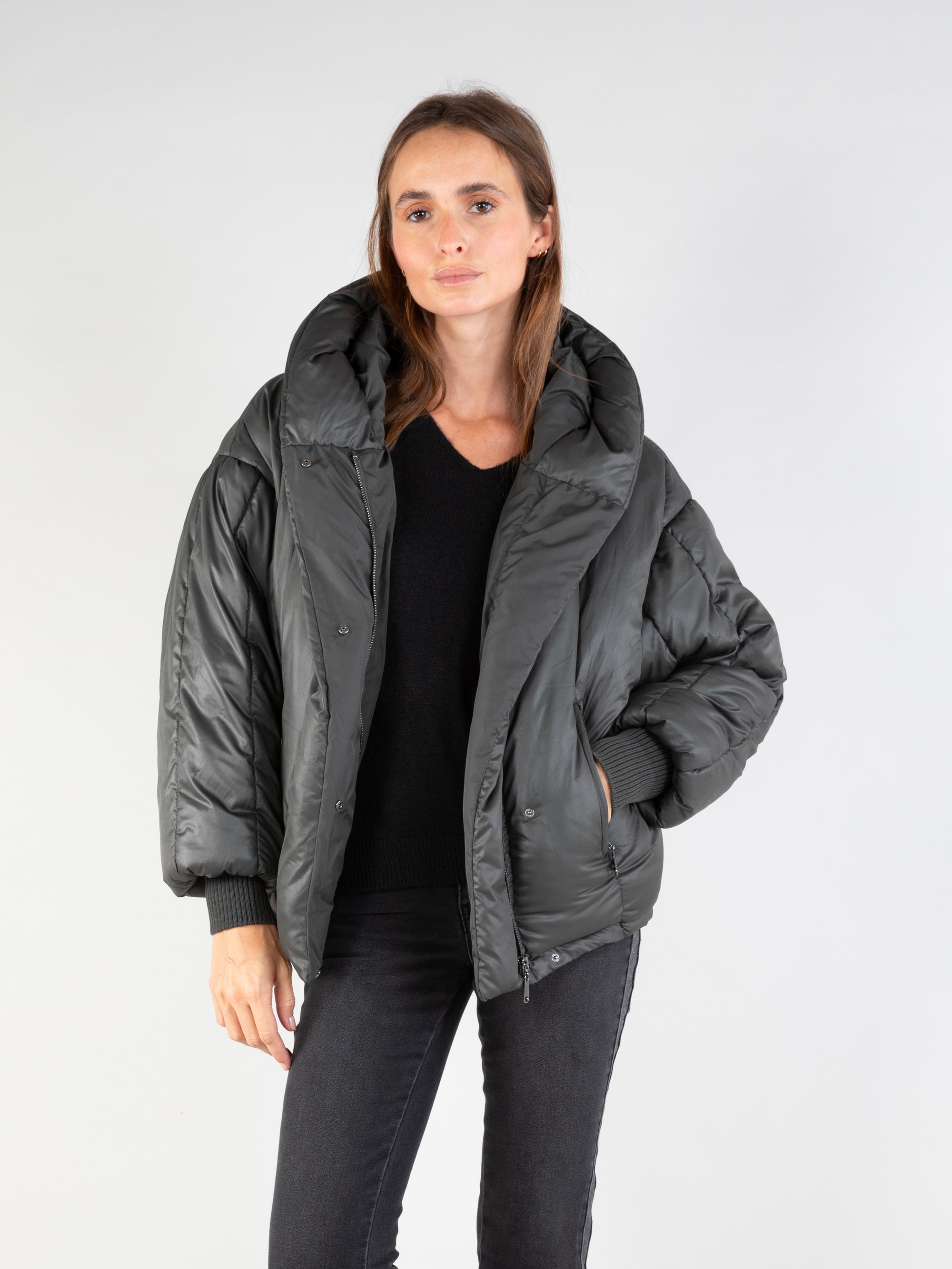Puffer Jacket in Steel Grey T0