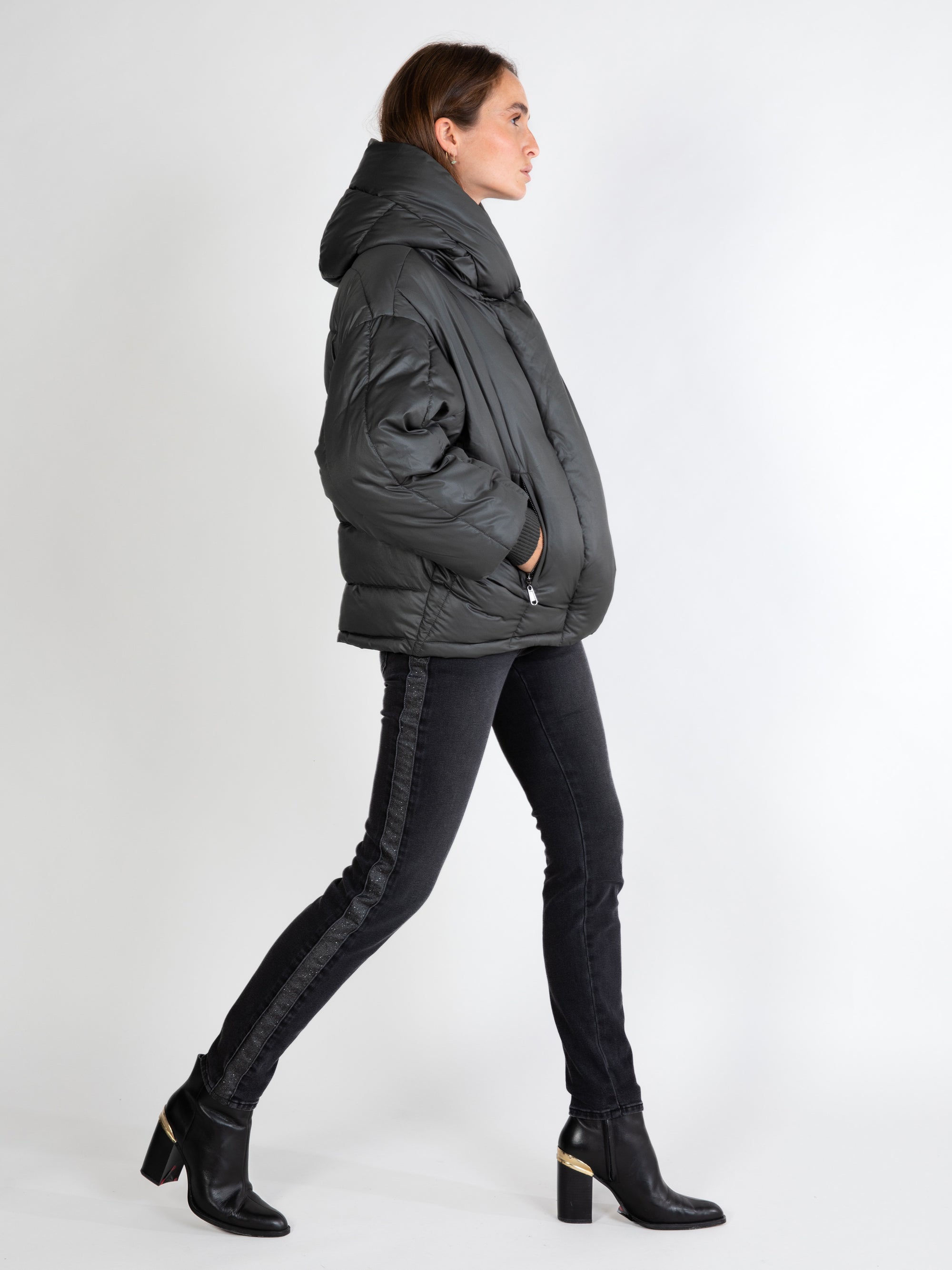 Puffer Jacket in Steel Grey T0