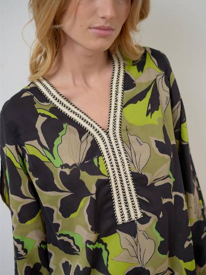 Sparkly Neckline Blouse in Lime Size 8, 50