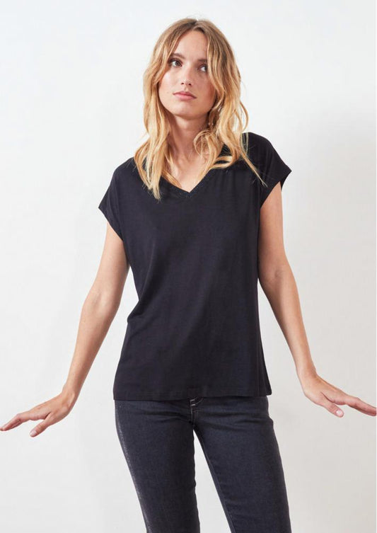 V Neck Tshirt in Black